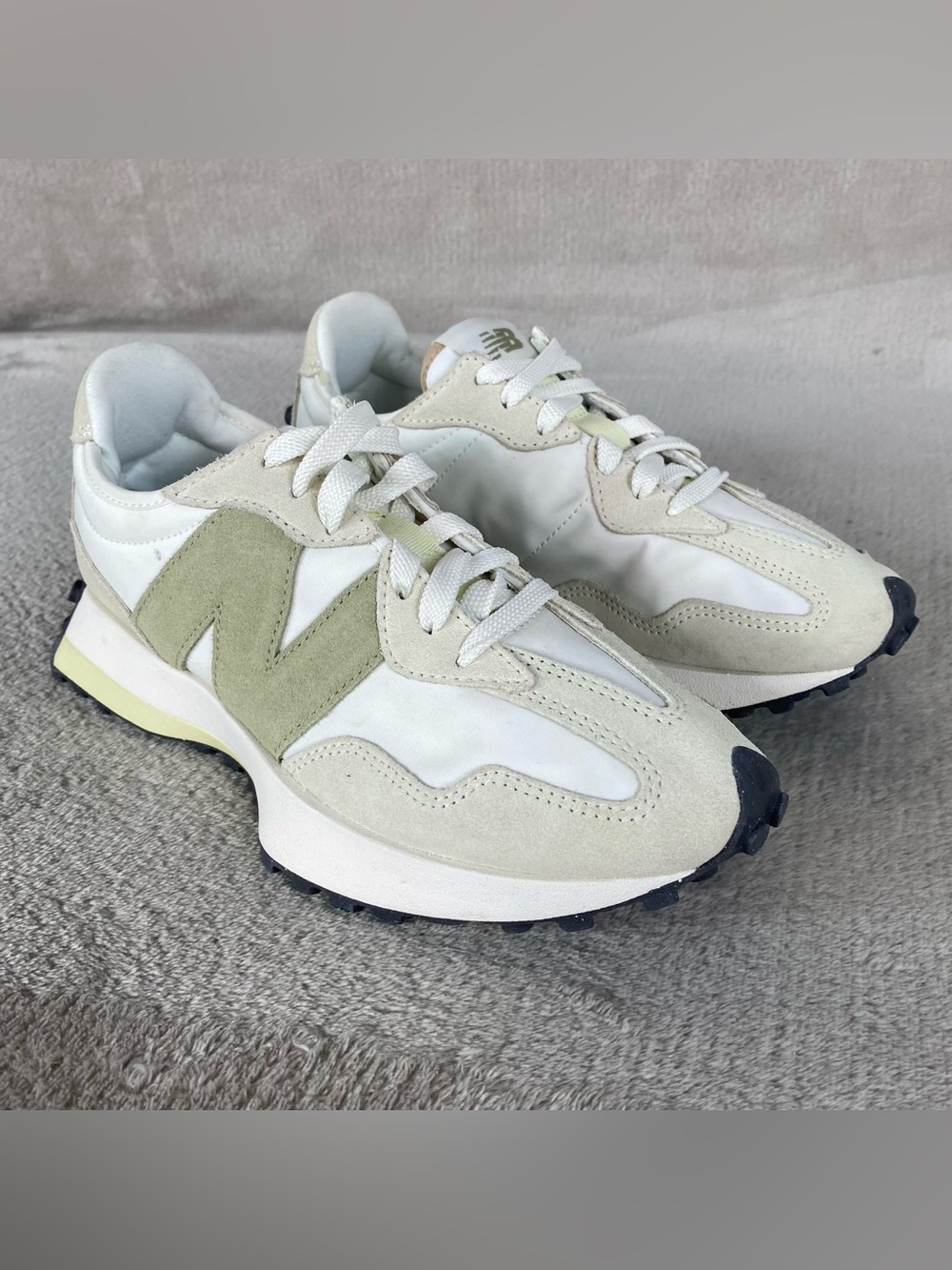 New Balance 327 Womens Size 6.5 Dove Grey Military Green Running Shoes NEW